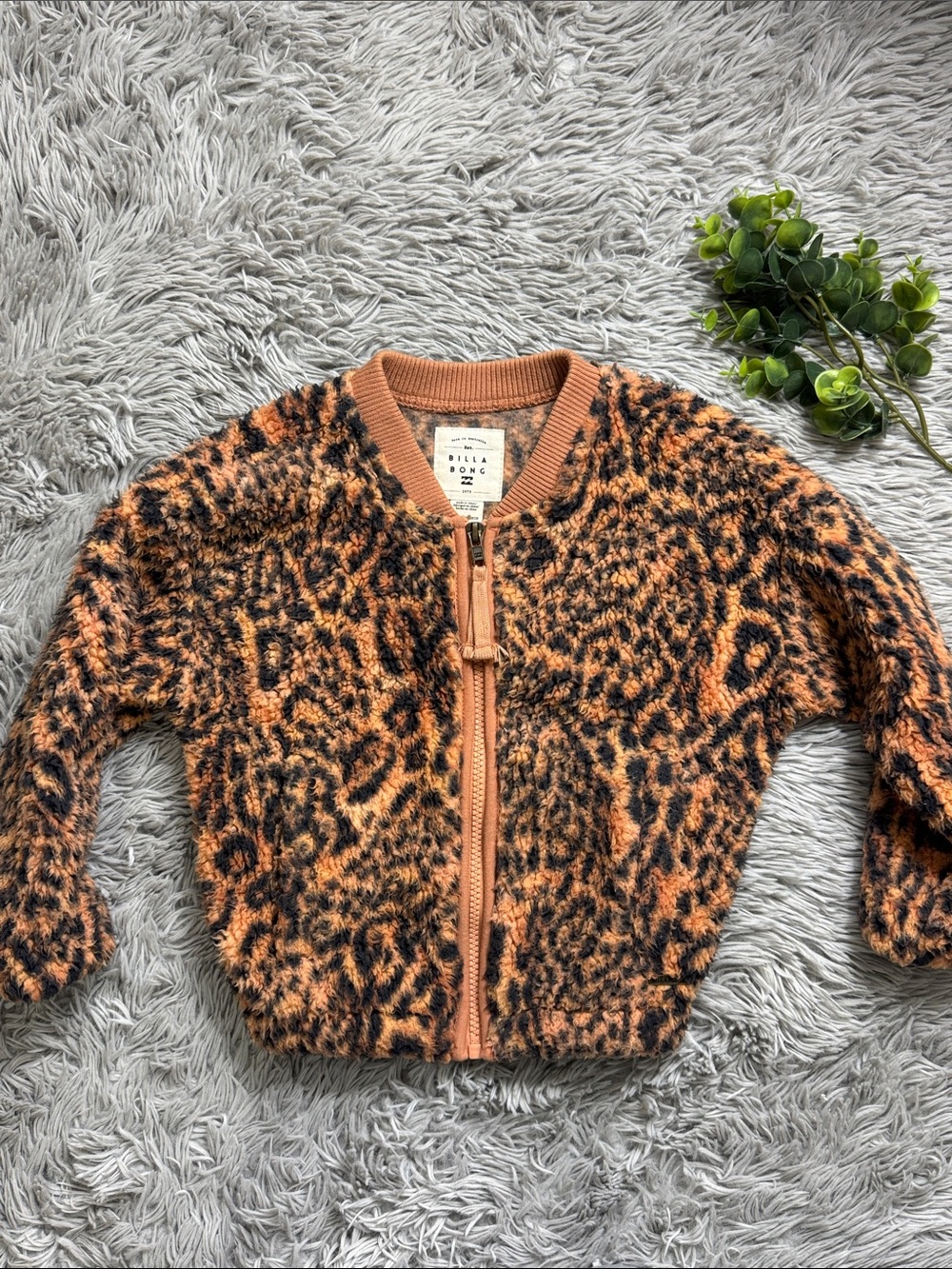 billabong Leopard-Print Zip up Sherpa Jacket in brown and black size xxs - Picture 1 of 4